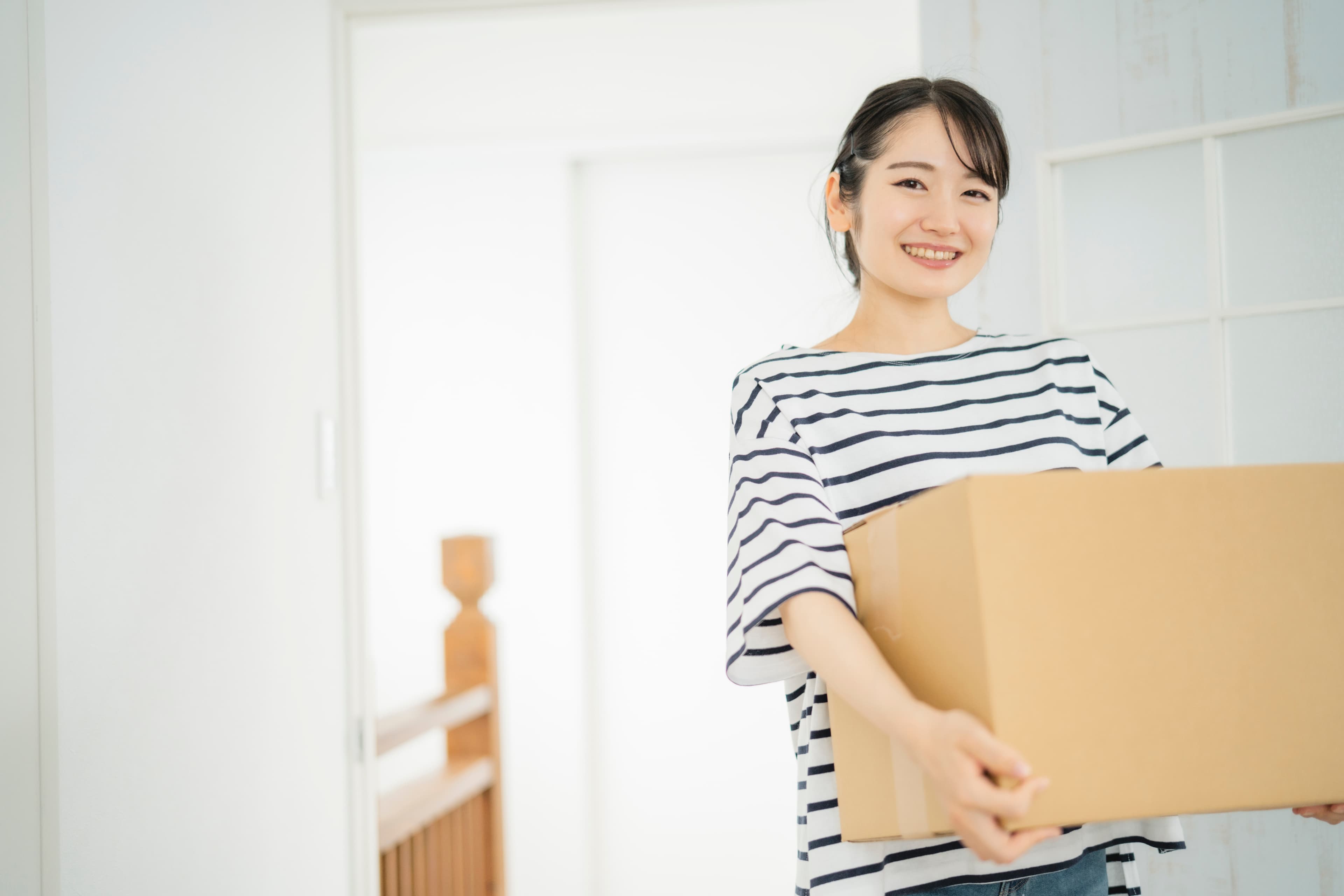 引っ越し、女性