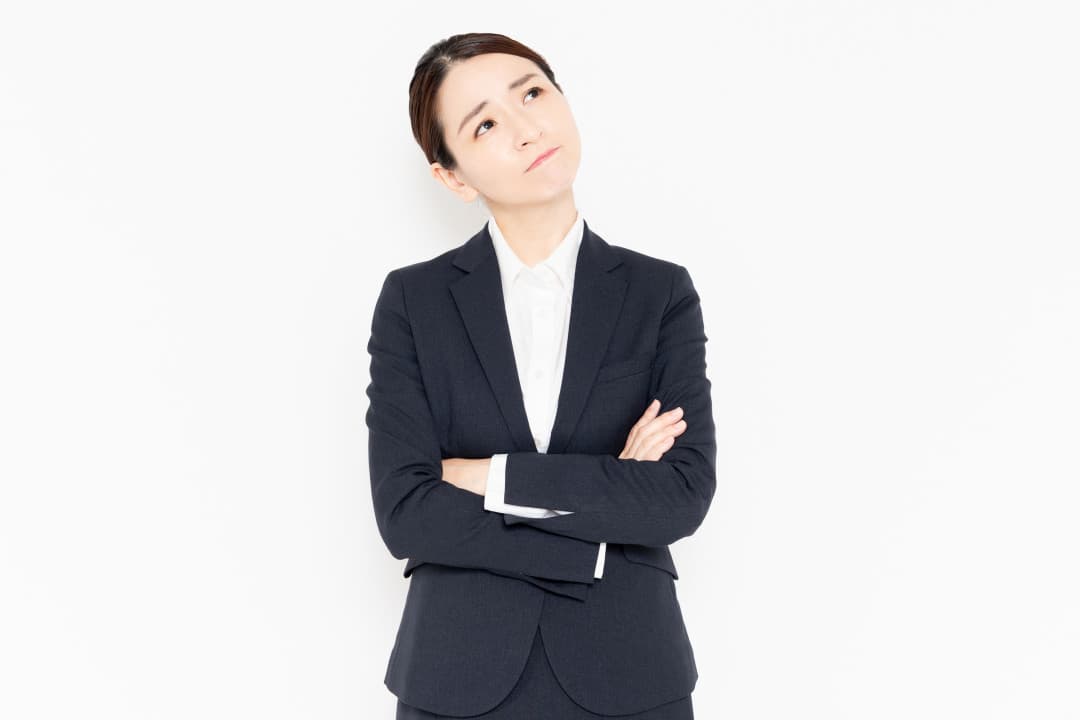 悩む 女性